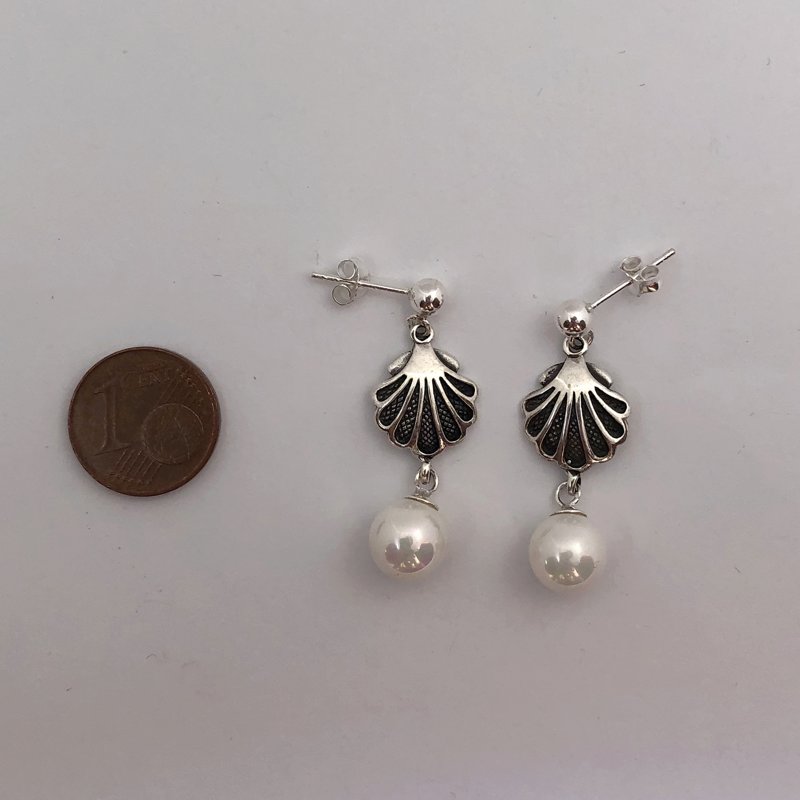 Silver Shell Earrings Concha con Perla