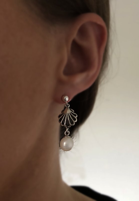 Silver Shell Earrings Concha con Perla