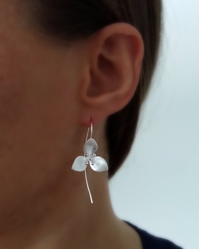Frosted Earrings Flor Blanca