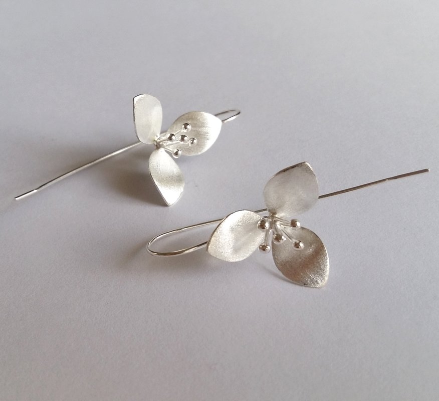Frosted Earrings Flor Blanca