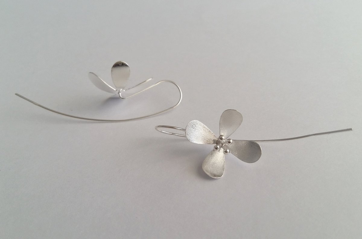 Frosted Silver Earrings Flores Blancas 