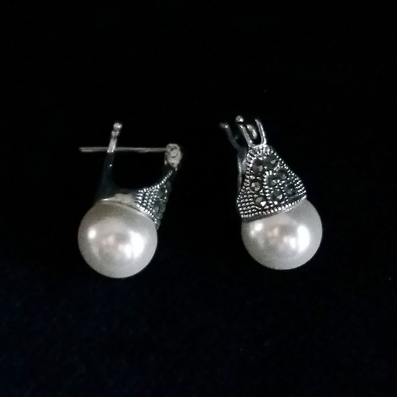 Pearl Lady D Earrings with Marcasite