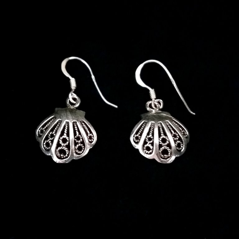 Small Silver Shell Earrings Conchita