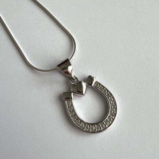 Sudraba pakava kulons Herradura