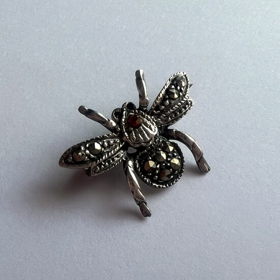 Sudraba mušas piespraude Mosca II 