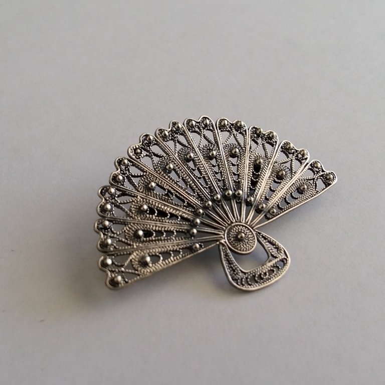Filigree Brooch Abanico