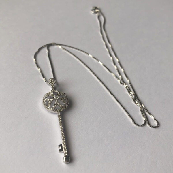 Key Chain Necklace Llave Flor Circonita